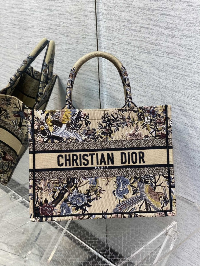 Handbag   Dior  size  36*18*28 cm