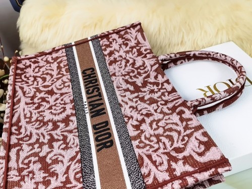 Handbag   Dior  size  41.5X35X18  cm