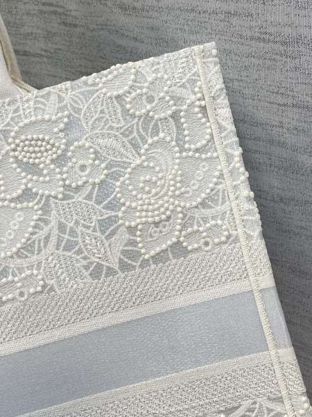  Handbag   Dior  size  42*18*35 cm