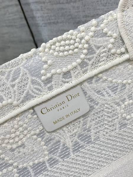  Handbag   Dior   size  36*18*28 cm