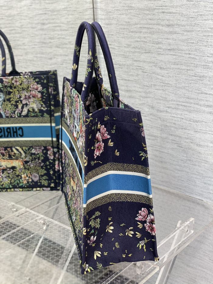  Handbag   Dior  size  42*18*35 cm