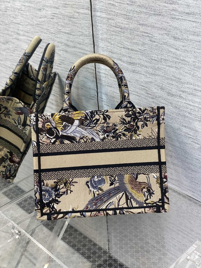 Handbag   Dior   size  26*8*22 cm