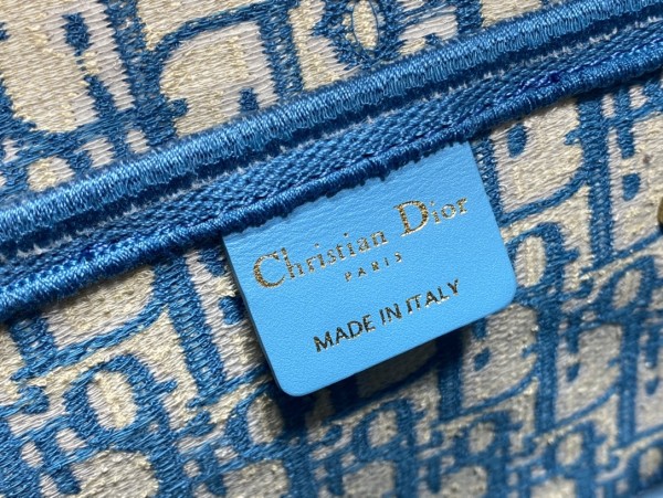 Handbag   Dior  size  25 cm