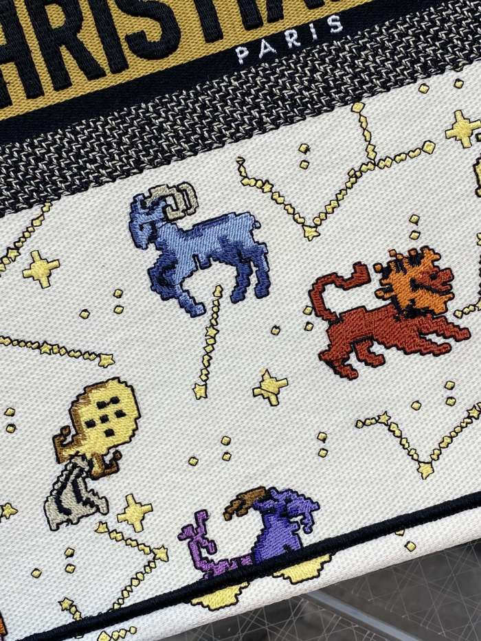 Handbag   Dior  size  42*18*35 cm