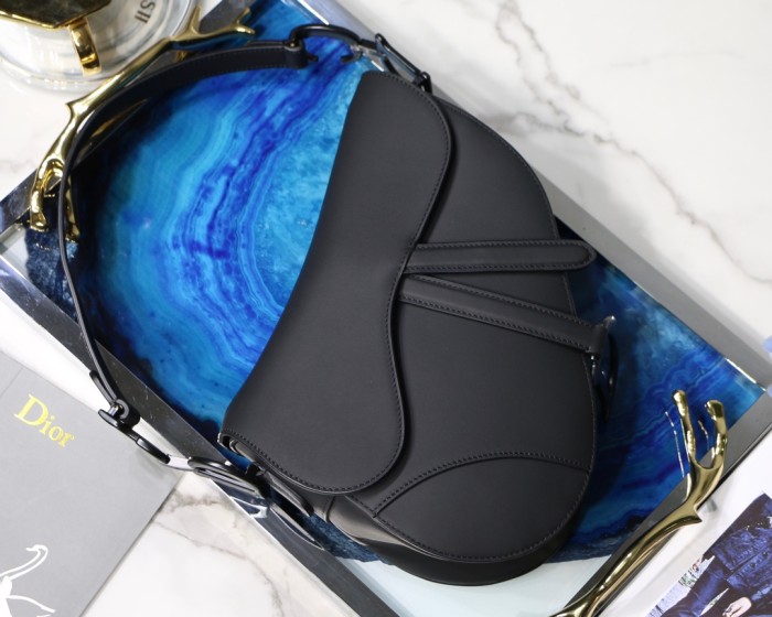  Handbag   Dior  size  25.5 x 20 x 6.5  cm