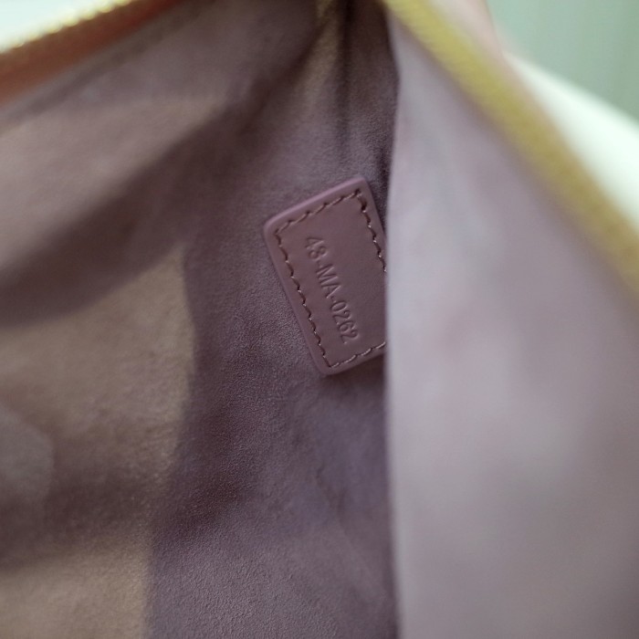 Handbag   Dior  size  25x16x2.5 CM