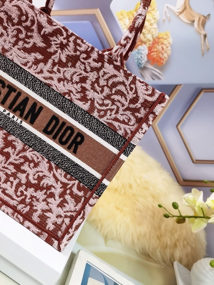 Handbag   Dior  size  36.5X28X16  cm