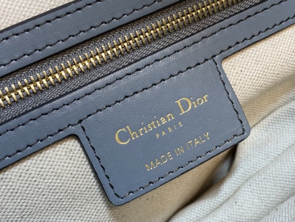 Handbag   Dior  size  25.5 cm