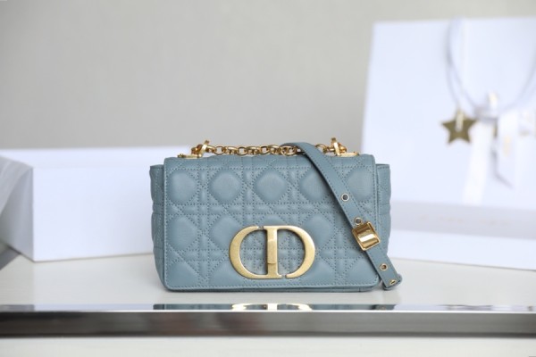  Handbag   Dior   size  20x12x7 cm