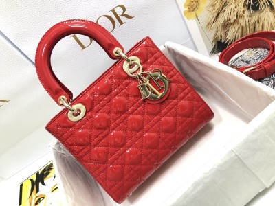 Handbag   Dior  M0565  size   24×20×11 cm