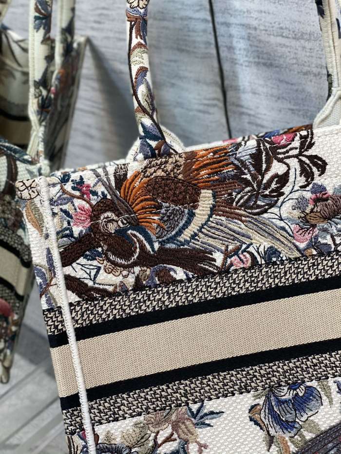 Handbag   Dior  size  26*8*22 cm