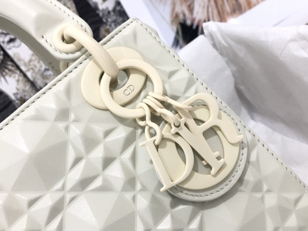 Handbag   Dior  M0505  size  17 x 15 x 7  cm