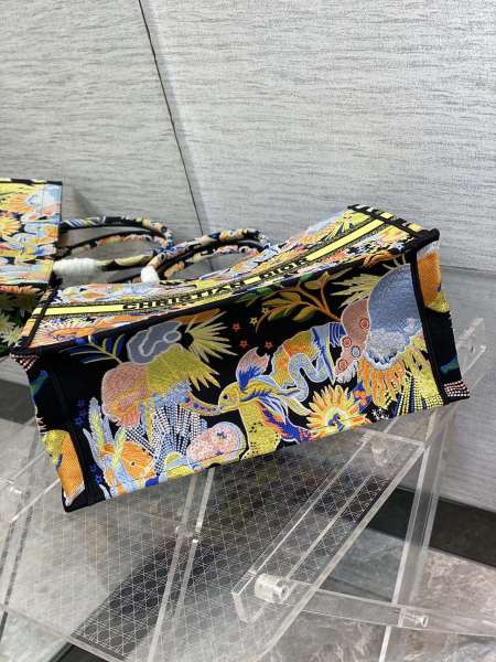  Handbag   Dior  size  42*18*35  cm