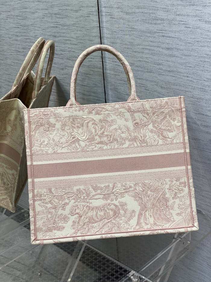 Handbag   Dior  size  42*18*35 cm