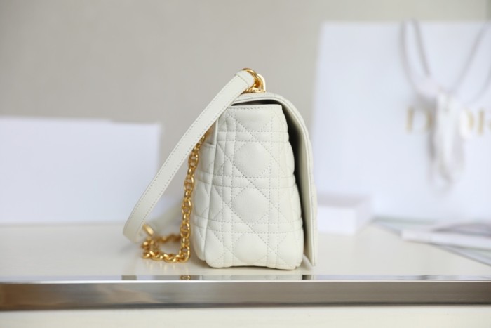 Handbag   Dior  size  28x17x9 cm 