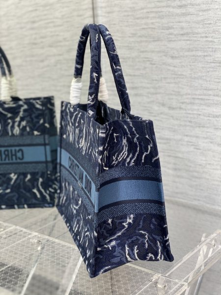  Handbag   Dior  size  36*18*28 cm