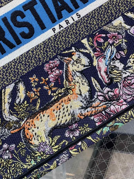  Handbag   Dior  size  36*18*28 cm