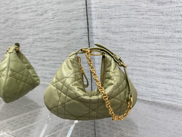 Handbag   Dior  size  25×16×2.5 cm