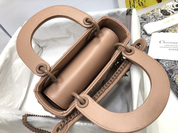  Handbag   Dior  M0505  size  17 x 15 x 7  cm