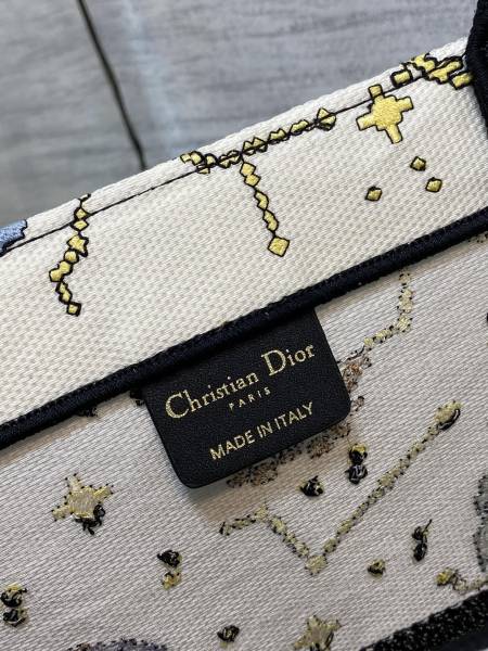 Handbag   Dior  size  42*18*35 cm