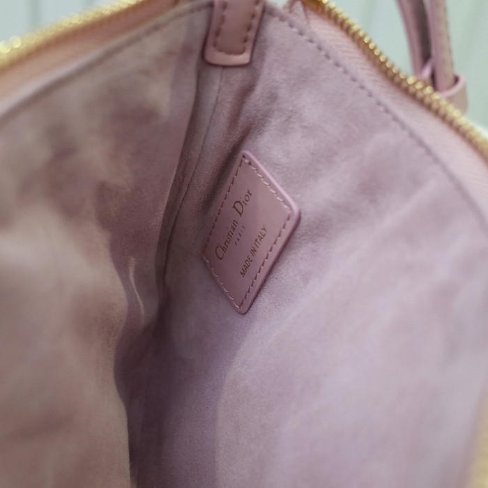 Handbag   Dior  size  25x16x2.5 CM