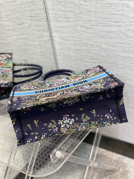  Handbag   Dior  size  42*18*35 cm