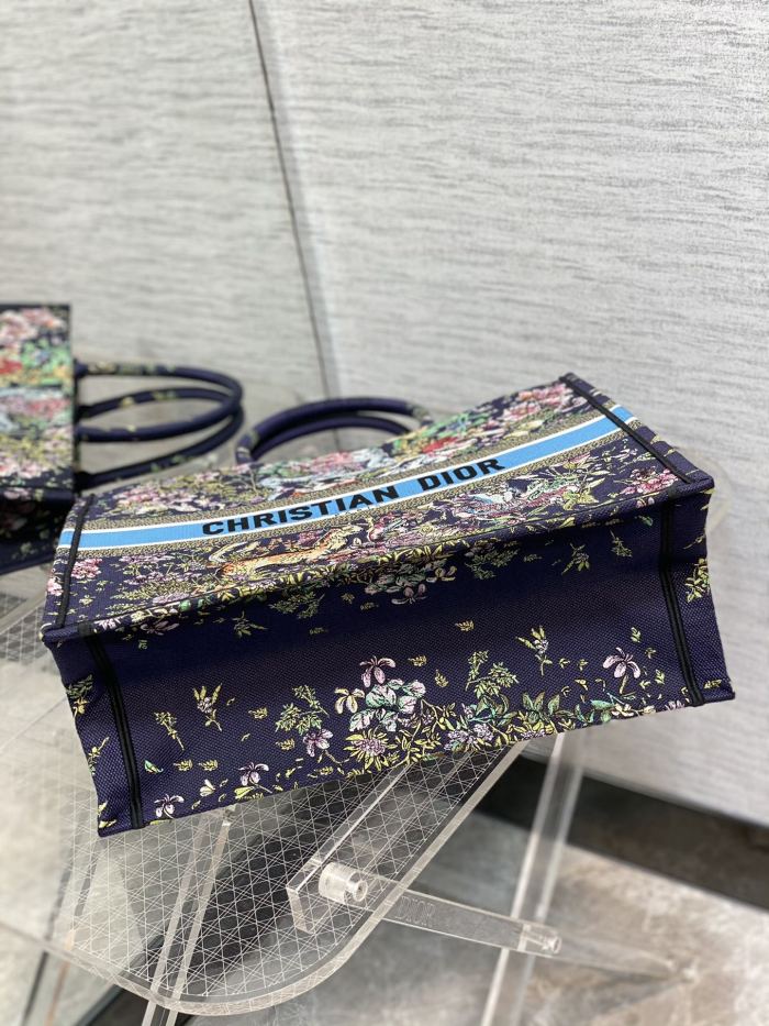  Handbag   Dior  size  42*18*35 cm