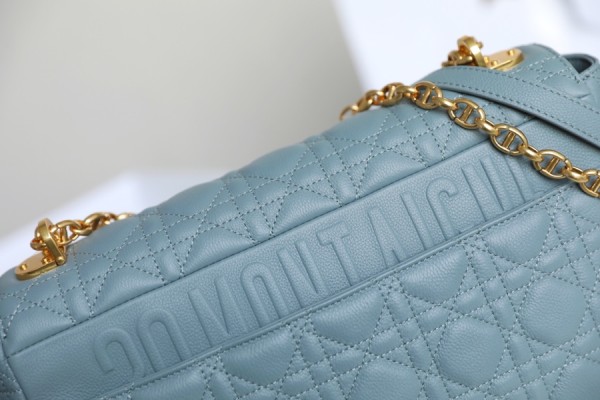  Handbag   Dior   size  20x12x7 cm