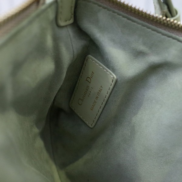 Handbag   Dior   size  25x16x2.5 CM