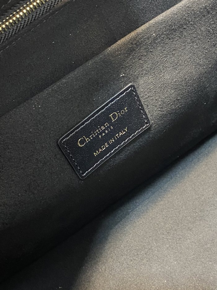 Handbag   Dior  size  36.5*28*17 cm