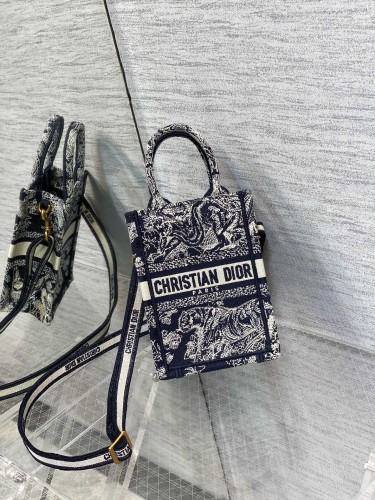  Handbag   Dior  size 13.5*5*18 cm