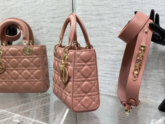 Handbag   Dior  size  20 cm