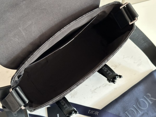 Handbag   Dior  86035  size  31 x 21 x 8  cm