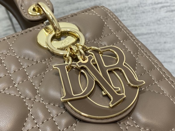 Handbag   Dior  size  24 cm