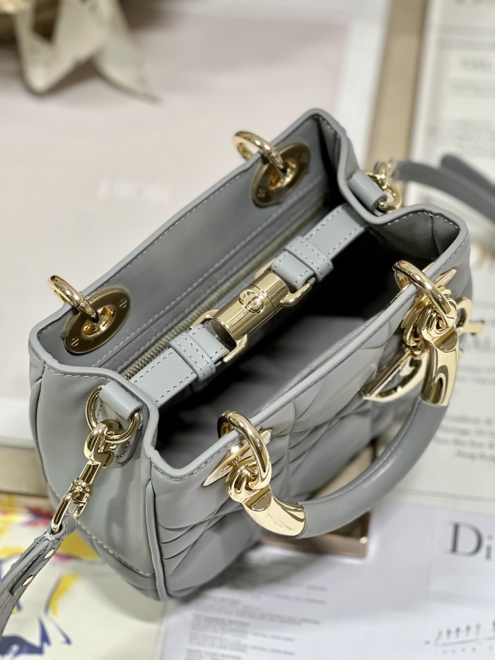 Handbag   Dior  0062  size  19*13*8 cm