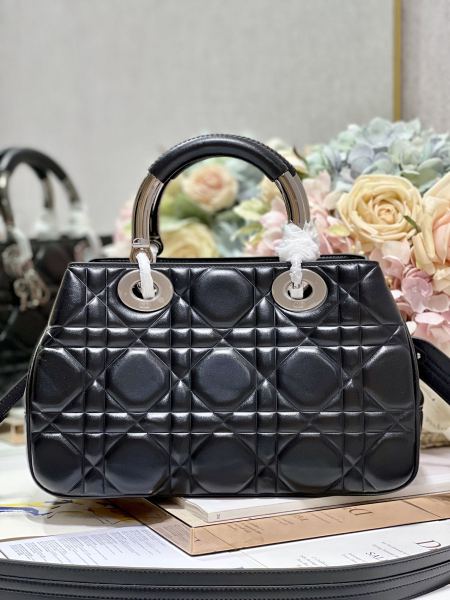 Handbag   Dior   0062  size  30*18.5*11.5 cm