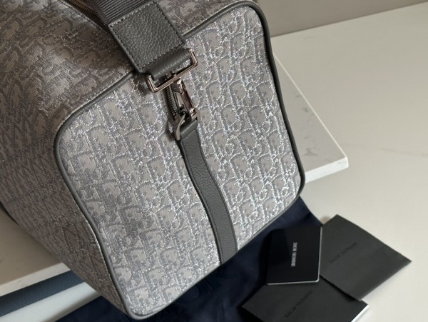  Handbag   Dior   93338  size  50 x 25 x 21.5  cm