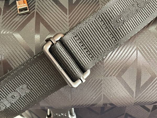  Handbag   Dior   89019  size  31 x 21 x 8  cm