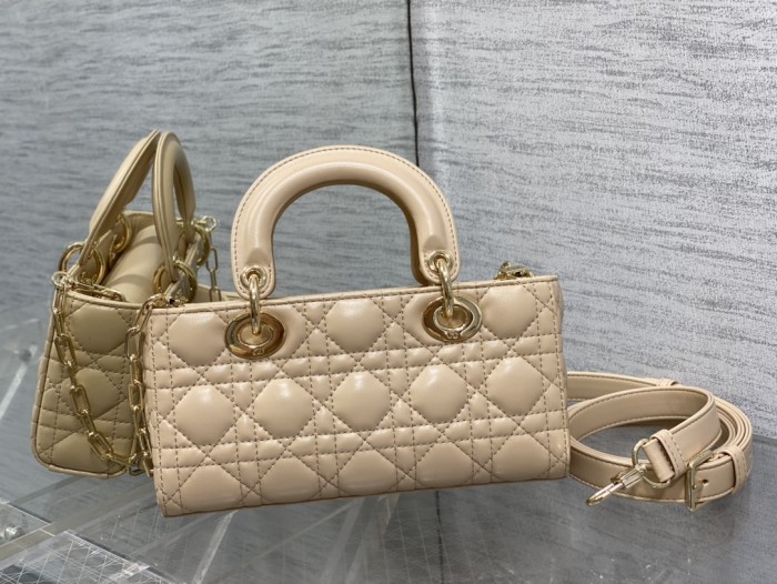 Handbag   Dior   size  22.5*6*11.5 cm