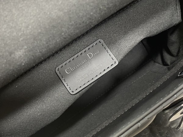 Handbag   Dior  size  24 cm