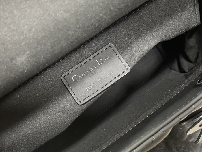 Handbag   Dior  size  24 cm