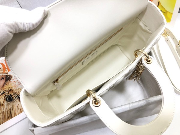 Handbag   Dior  M0566  size  32*25*11  cm