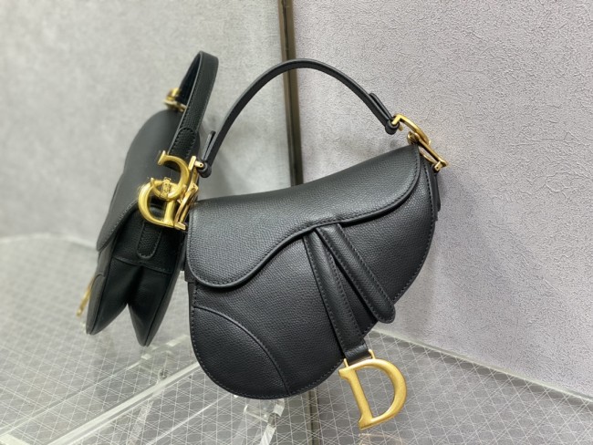 Handbag   Dior  size  19.5 cm