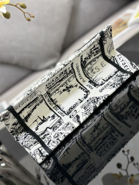 Handbag   Dior  M1286  size  26.5 x 21 x 14  cm