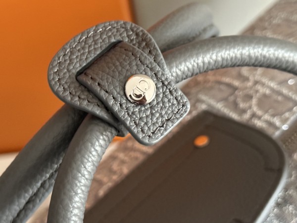  Handbag   Dior   93338  size  50 x 25 x 21.5  cm