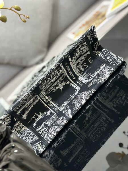 Handbag   Dior M1286 size 26.5 x 21 x 14   cm