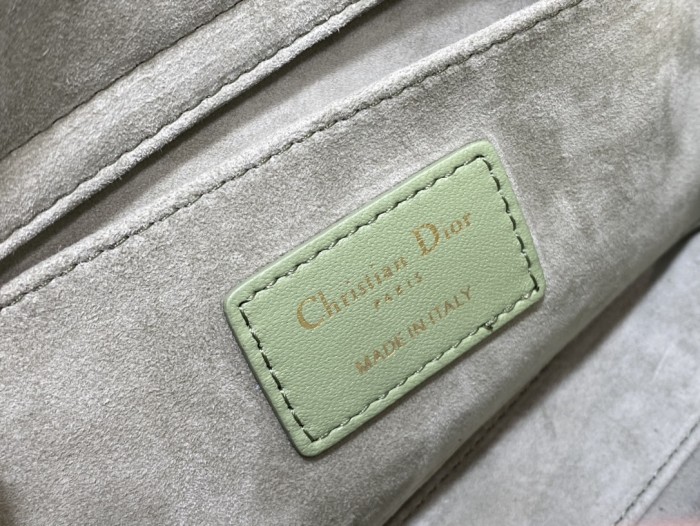 Handbag   Dior   size  26*6*14 cm  