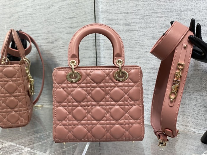 Handbag   Dior  size  20 cm