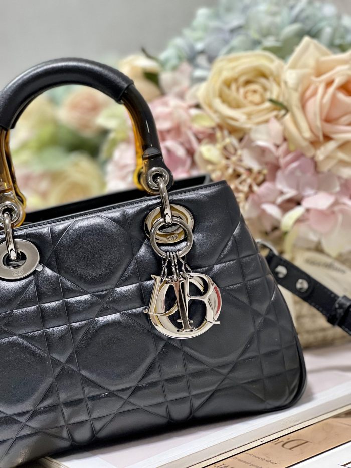 Handbag   Dior   0062  size  24*16.5*9.5 cm