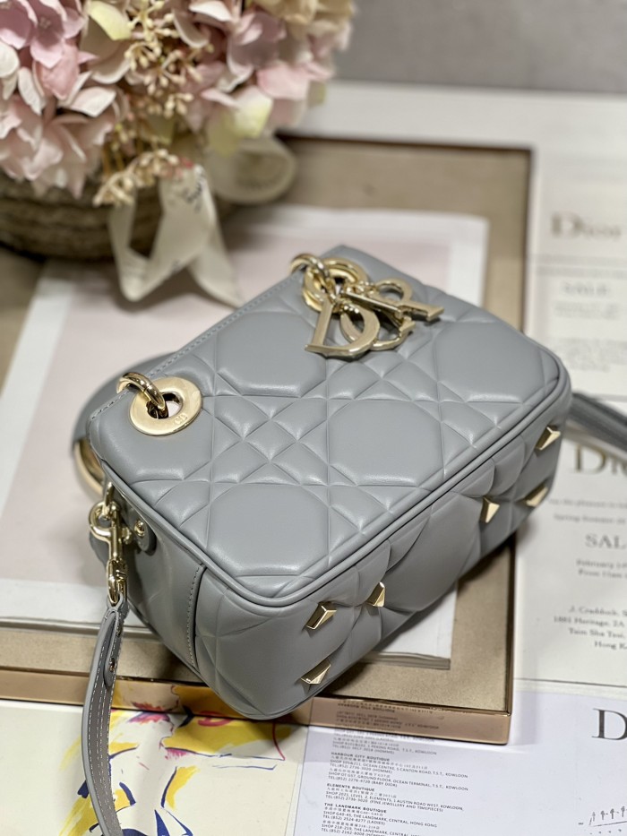 Handbag   Dior  0062  size  19*13*8 cm